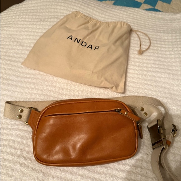 Andar Tan Leather Crossbody Bag - Picture 4 of 7